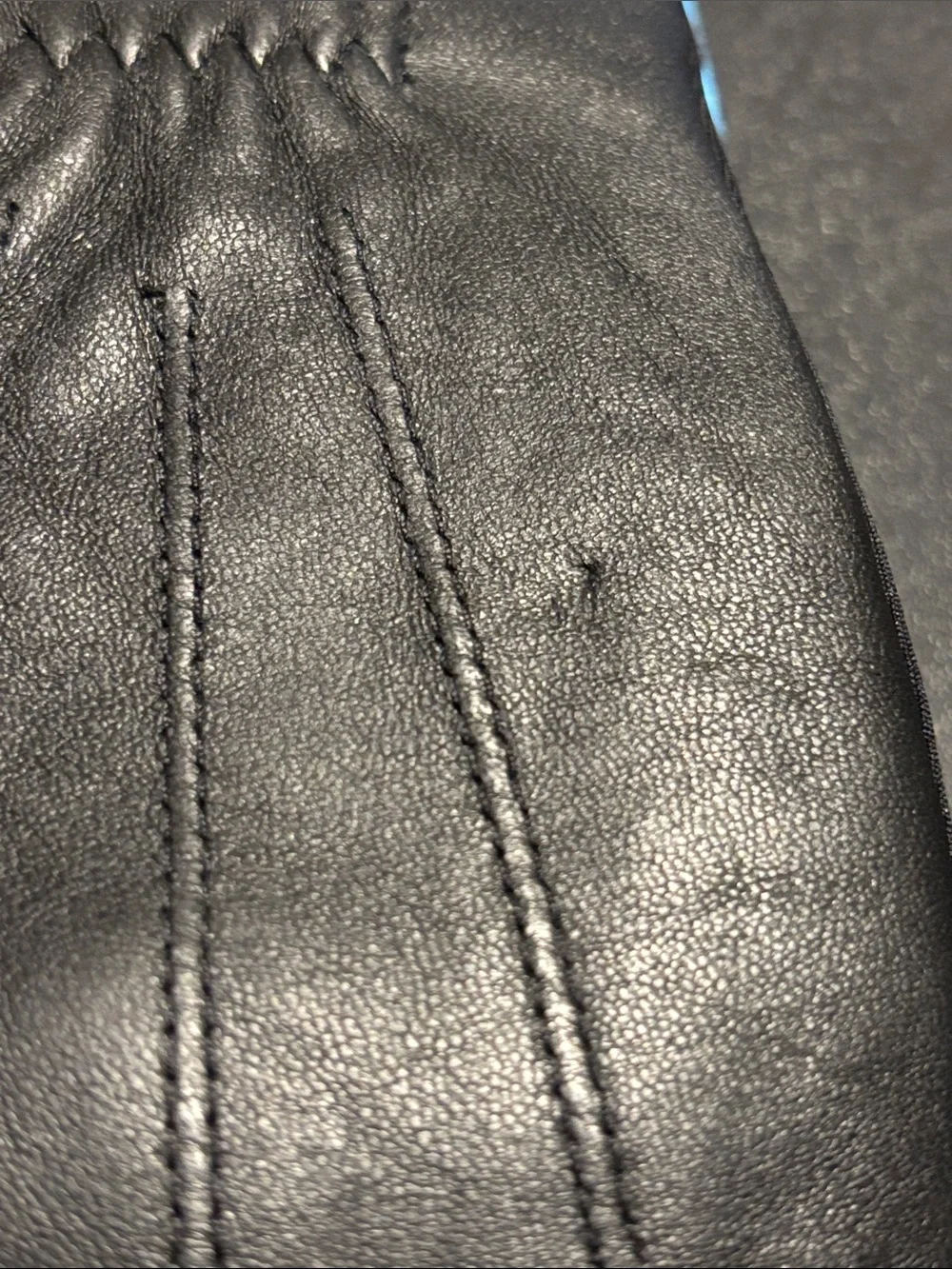 Isotoner Women's Touchscreen Gloves in Black - Picture 5 of 10